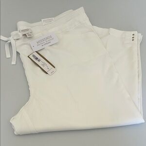 White Weekends Capri by Chico's Pants Size 3 or 16